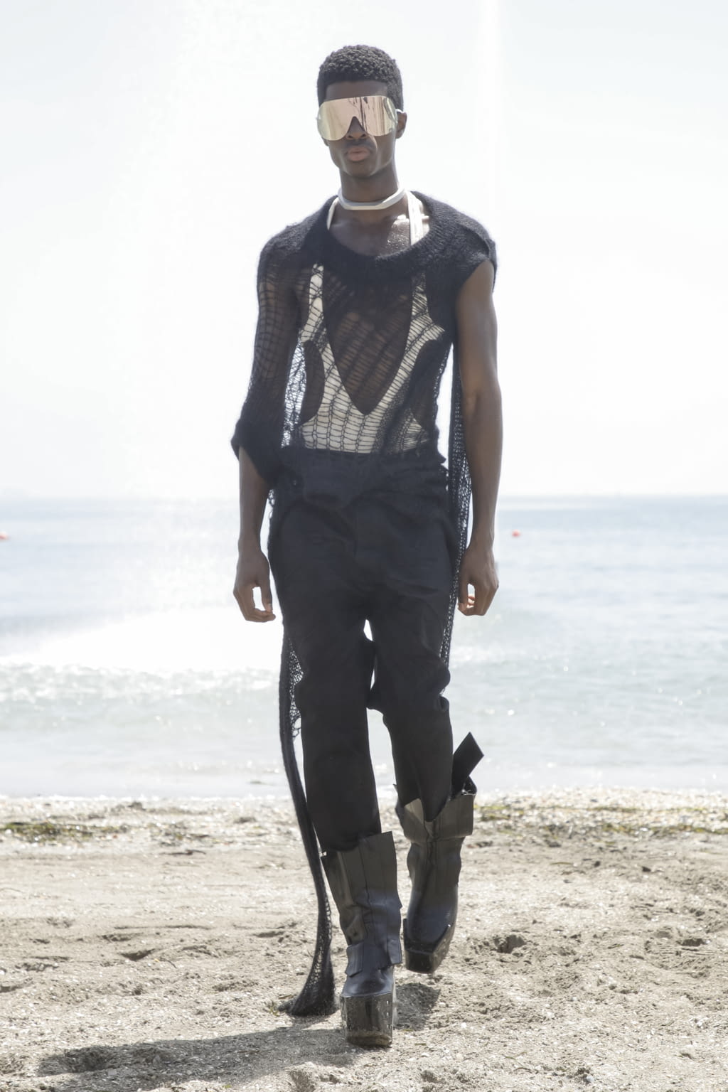 Fashion Week Paris Spring/Summer 2022 look 43 from the Rick Owens collection 男装
