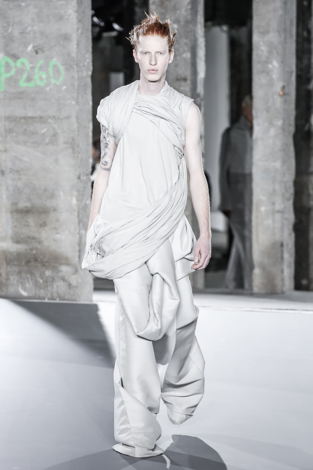 Fashion Week Paris Spring/Summer 2017 look 8 from the Rick Owens collection menswear