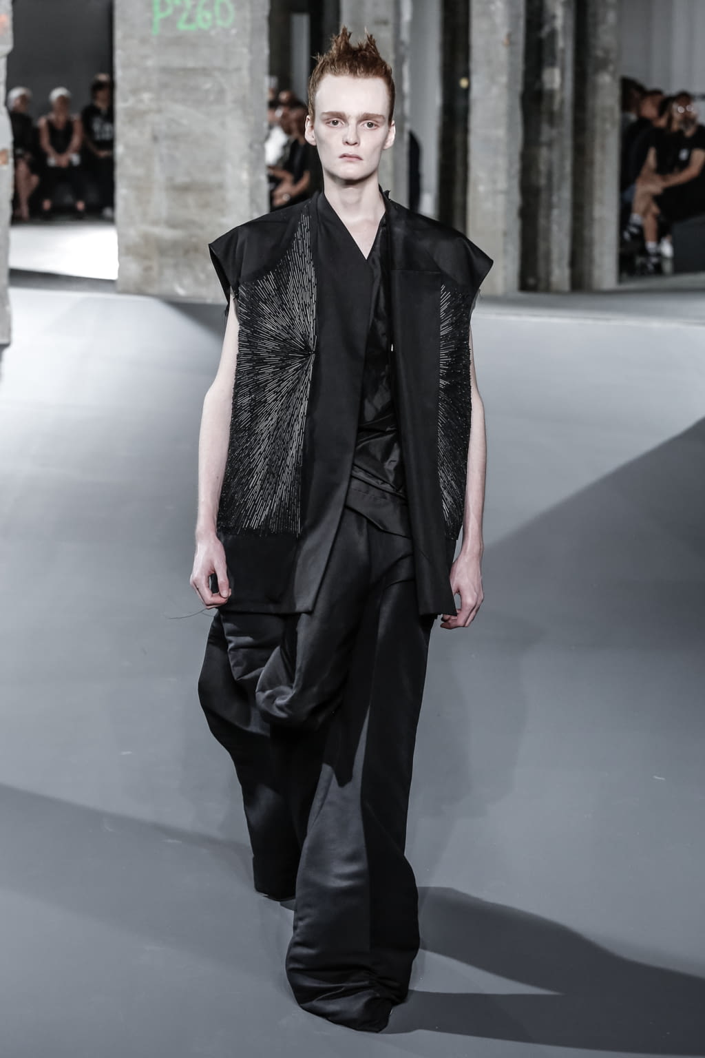 Fashion Week Paris Spring/Summer 2017 look 42 from the Rick Owens collection menswear