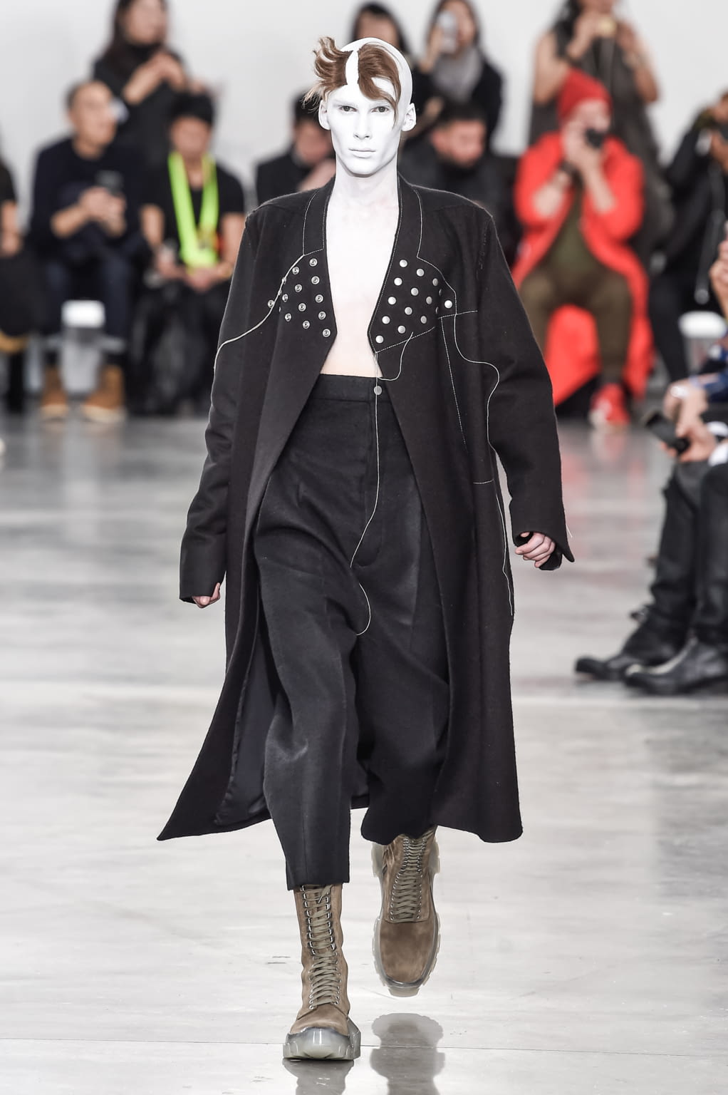 Fashion Week Paris Fall/Winter 2018 look 13 from the Rick Owens collection menswear