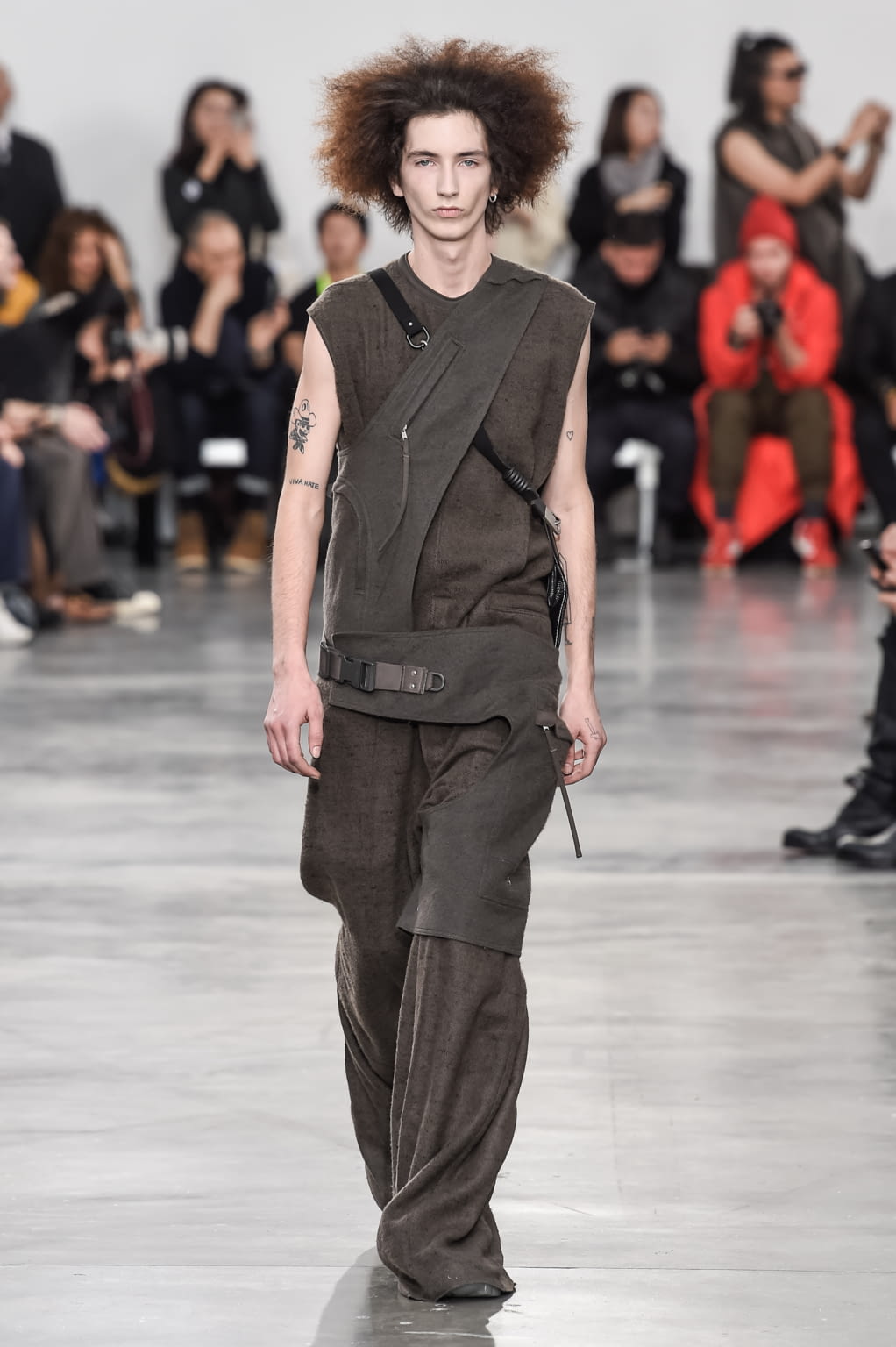 Fashion Week Paris Fall/Winter 2018 look 5 from the Rick Owens collection menswear
