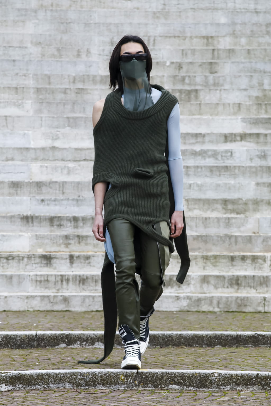 Fashion Week Paris Fall/Winter 2021 look 10 from the Rick Owens collection 男装