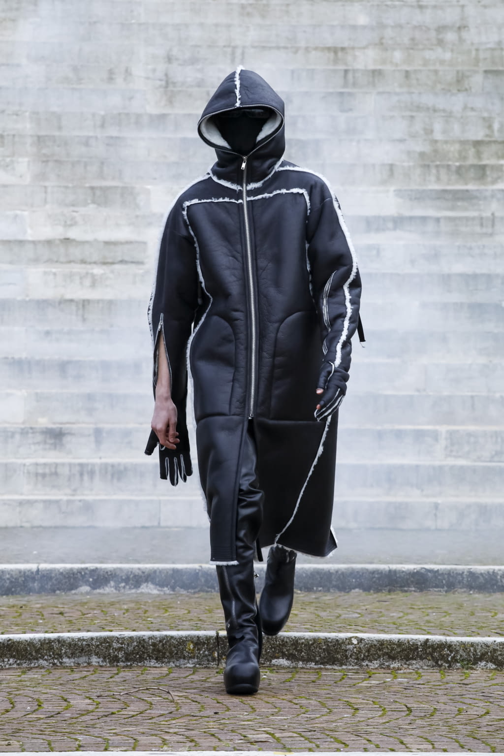 Fashion Week Paris Fall/Winter 2021 look 12 from the Rick Owens collection 男装
