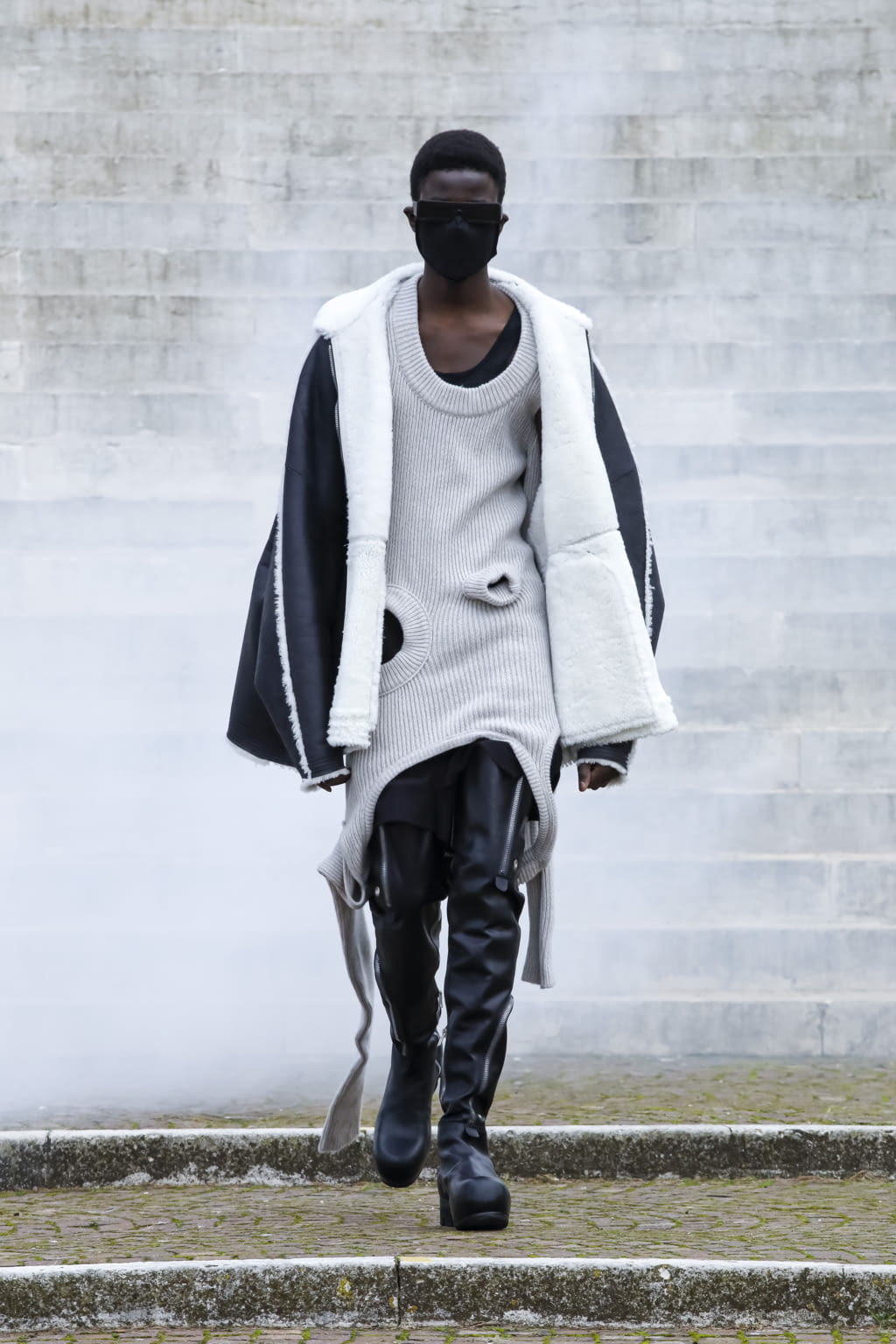 Fashion Week Paris Fall/Winter 2021 look 13 from the Rick Owens collection menswear