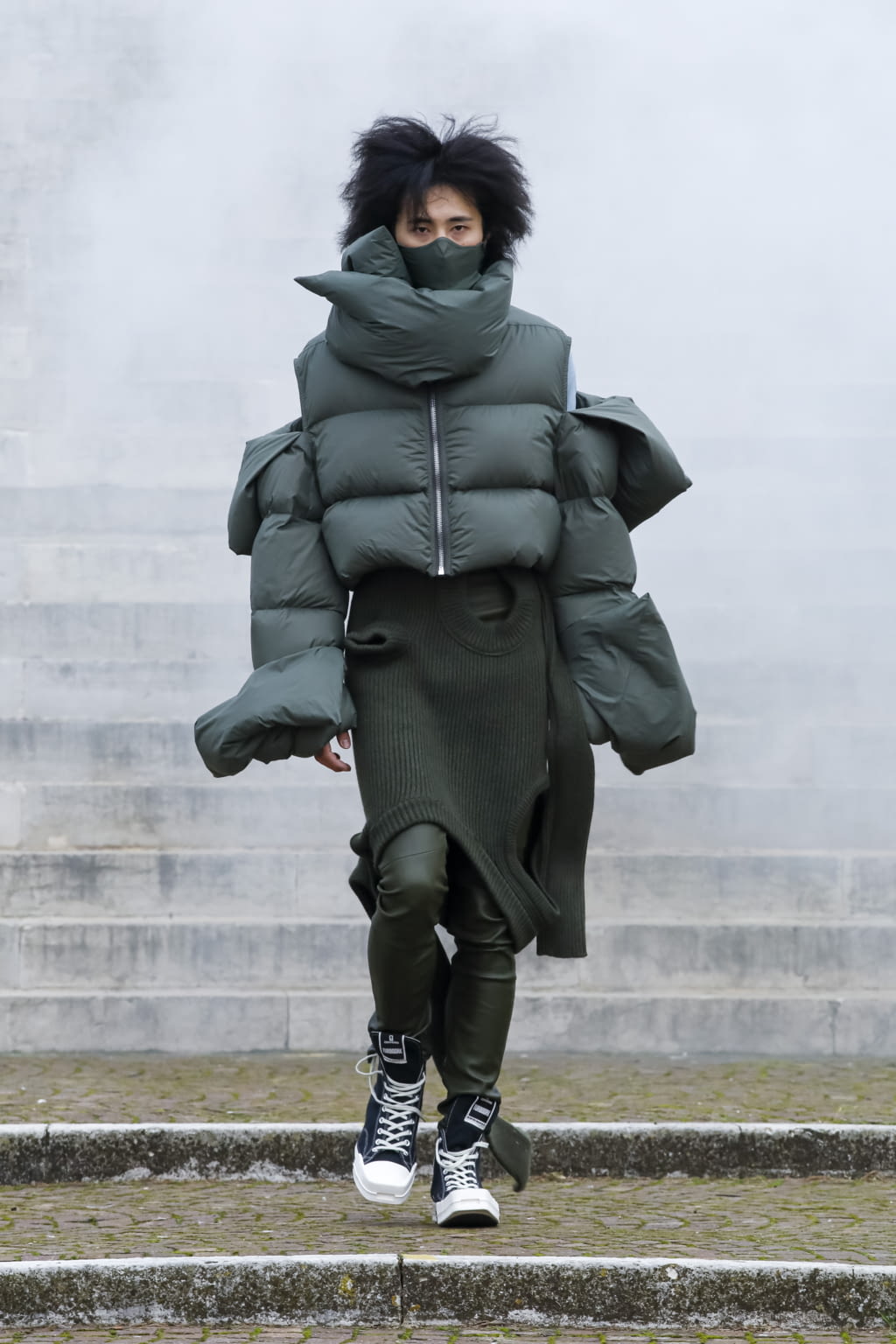 Fashion Week Paris Fall/Winter 2021 look 18 from the Rick Owens collection menswear