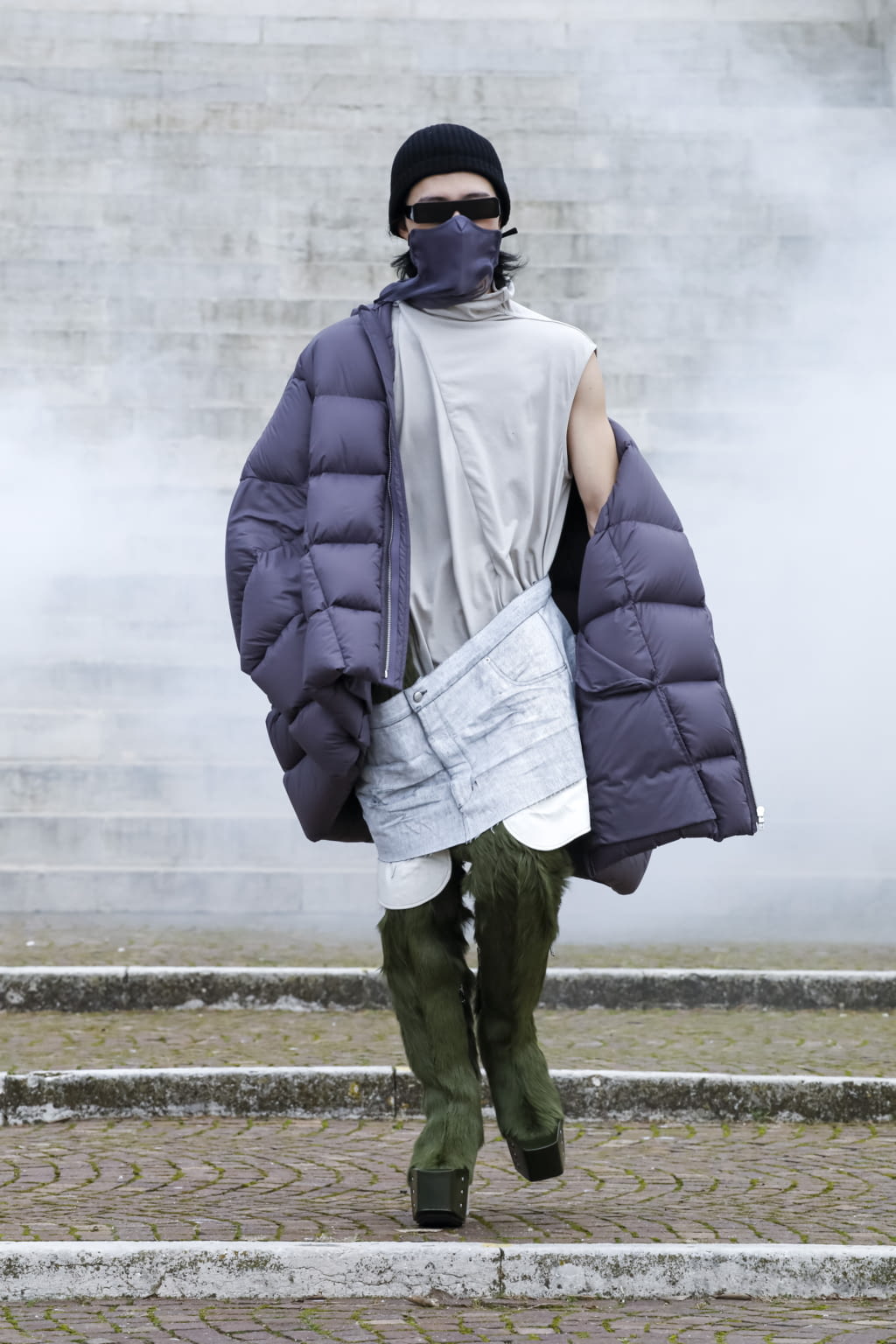 Fashion Week Paris Fall/Winter 2021 look 21 from the Rick Owens collection menswear