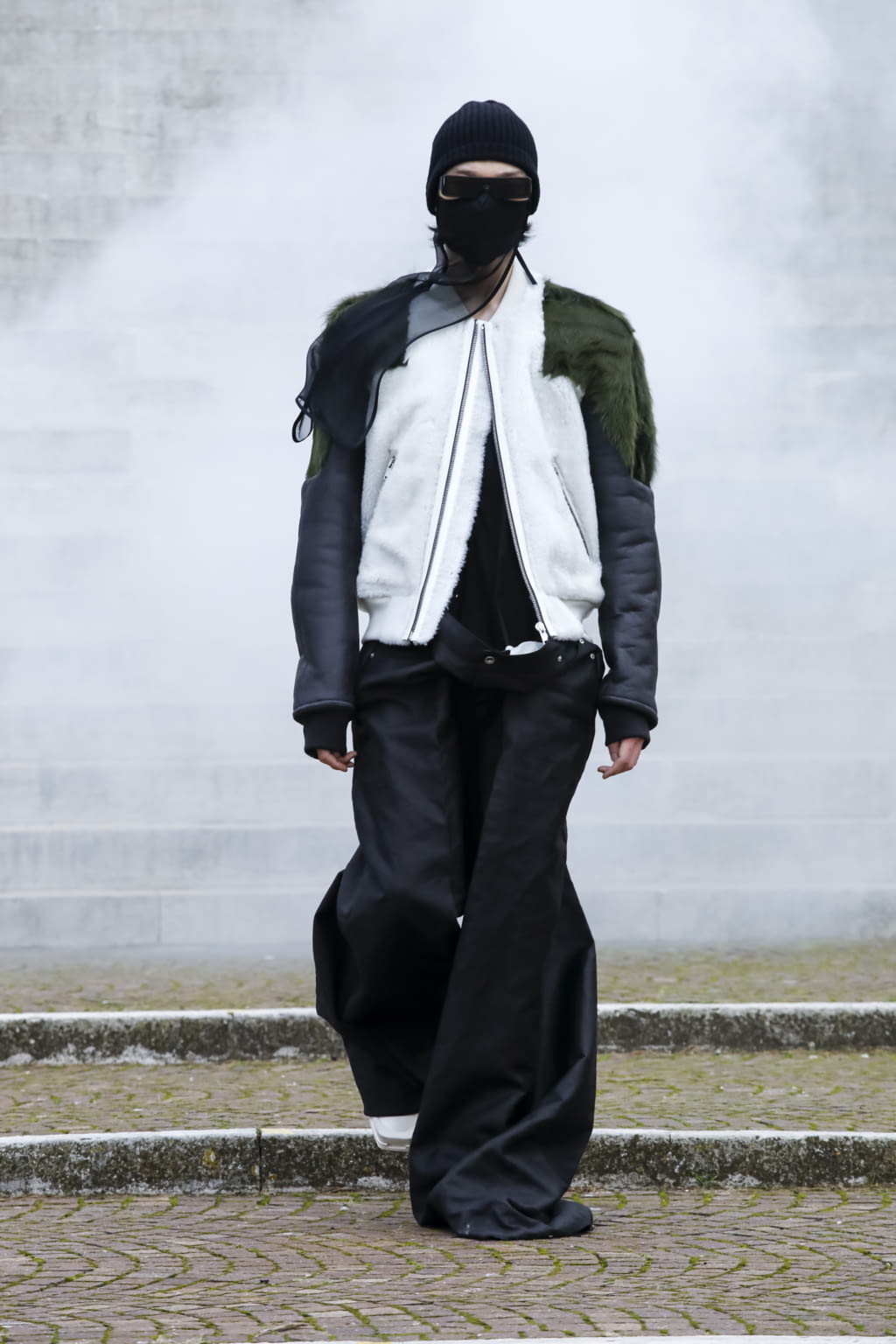 Fashion Week Paris Fall/Winter 2021 look 20 from the Rick Owens collection menswear