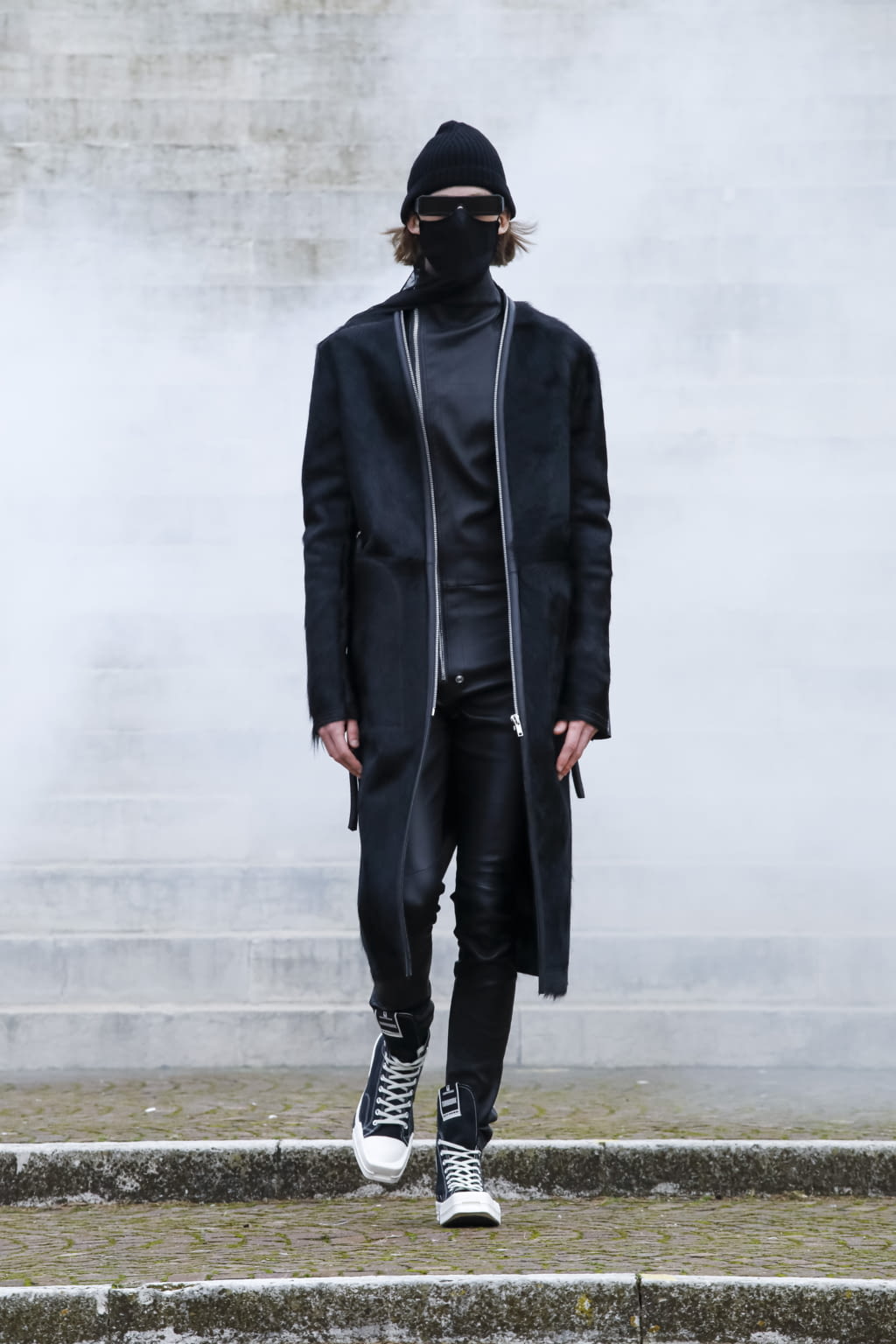 Fashion Week Paris Fall/Winter 2021 look 23 from the Rick Owens collection menswear
