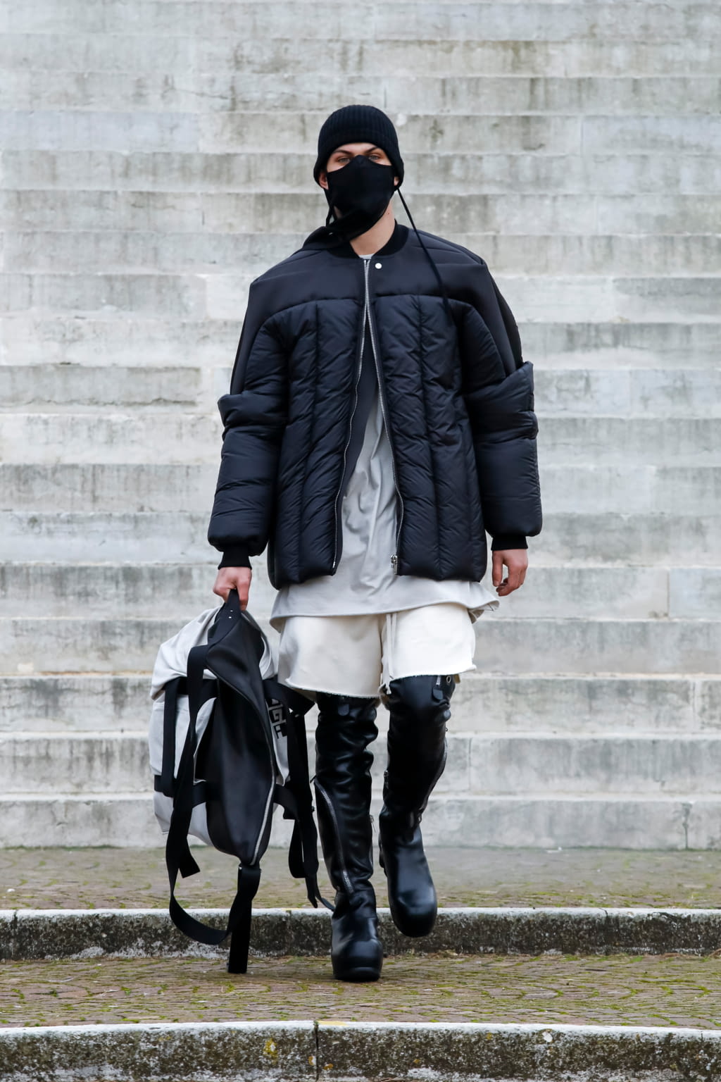 Fashion Week Paris Fall/Winter 2021 look 24 from the Rick Owens collection menswear