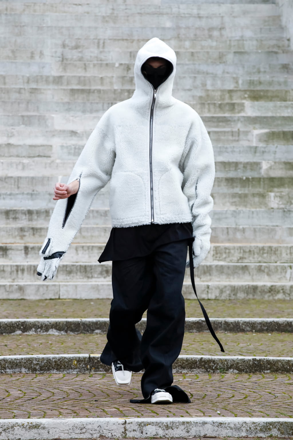 Fashion Week Paris Fall/Winter 2021 look 29 from the Rick Owens collection menswear