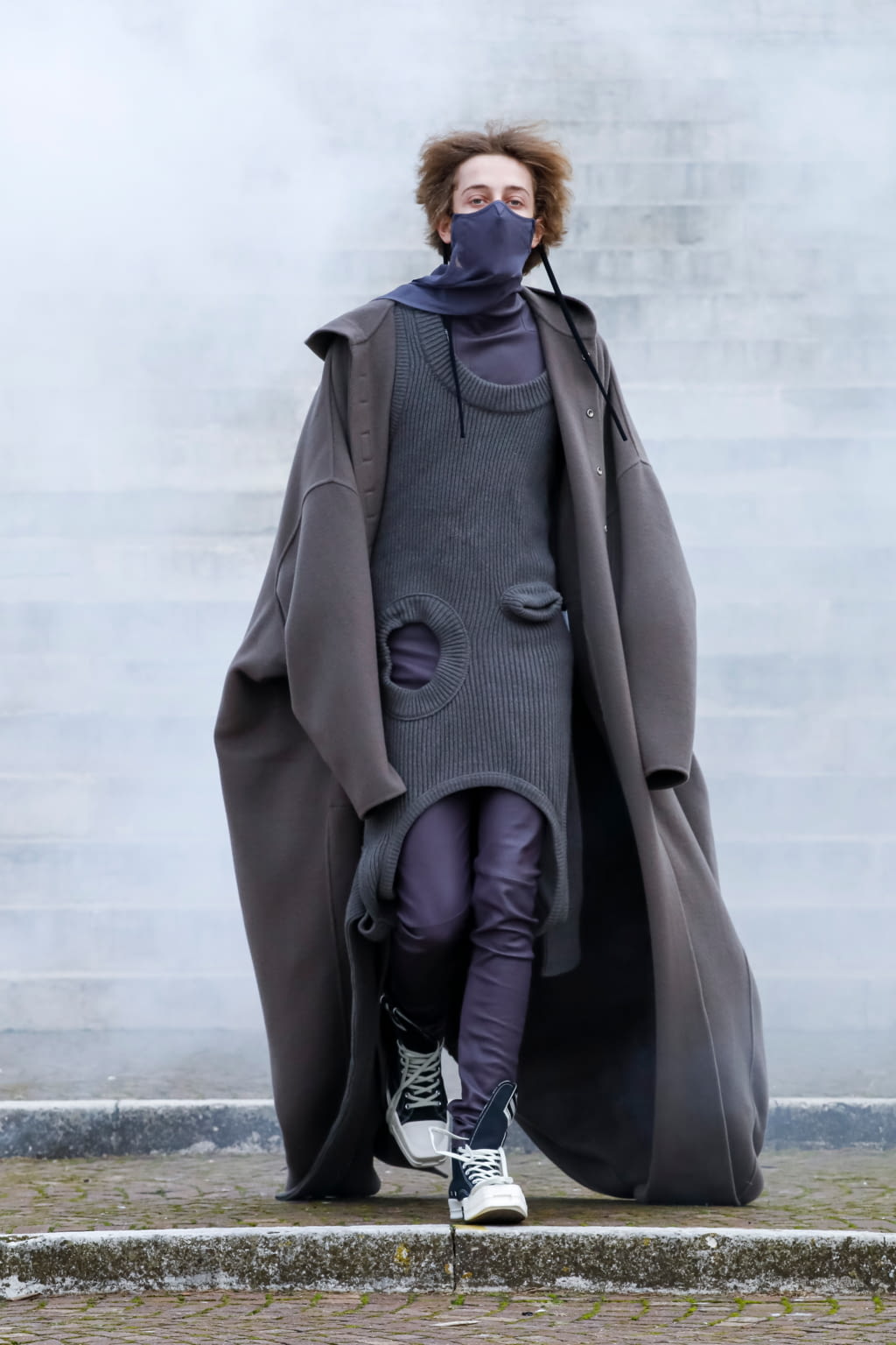 Fashion Week Paris Fall/Winter 2021 look 3 from the Rick Owens collection menswear