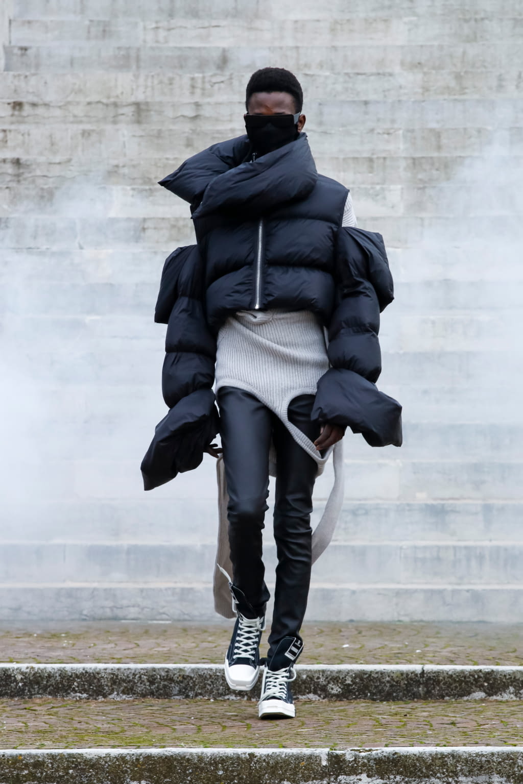 Fashion Week Paris Fall/Winter 2021 look 30 from the Rick Owens collection 男装