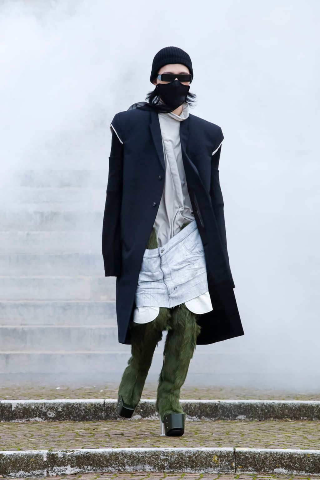 Fashion Week Paris Fall/Winter 2021 look 33 from the Rick Owens collection menswear