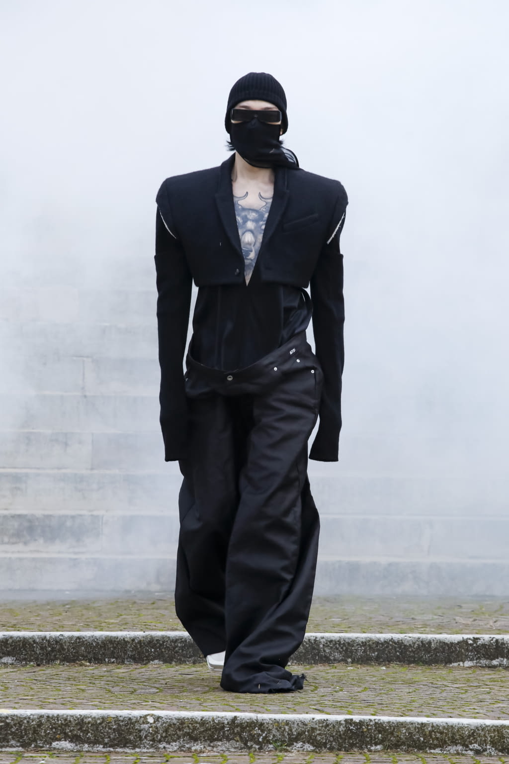 Fashion Week Paris Fall/Winter 2021 look 34 from the Rick Owens collection menswear