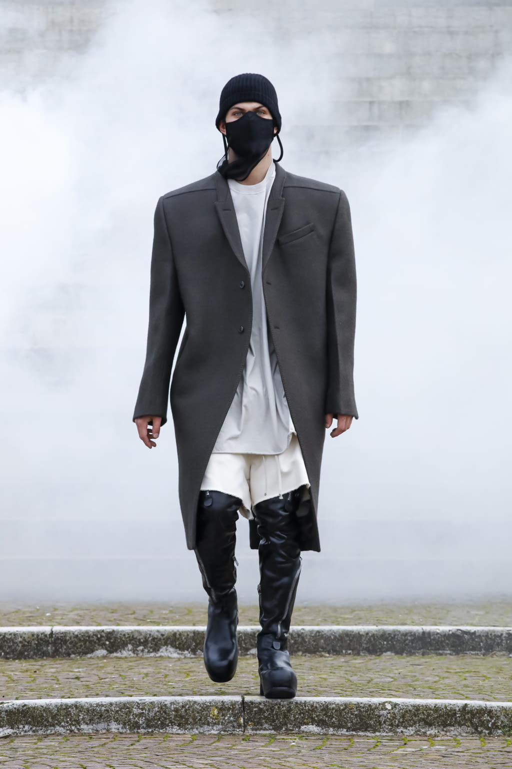 Fashion Week Paris Fall/Winter 2021 look 36 from the Rick Owens collection 男装