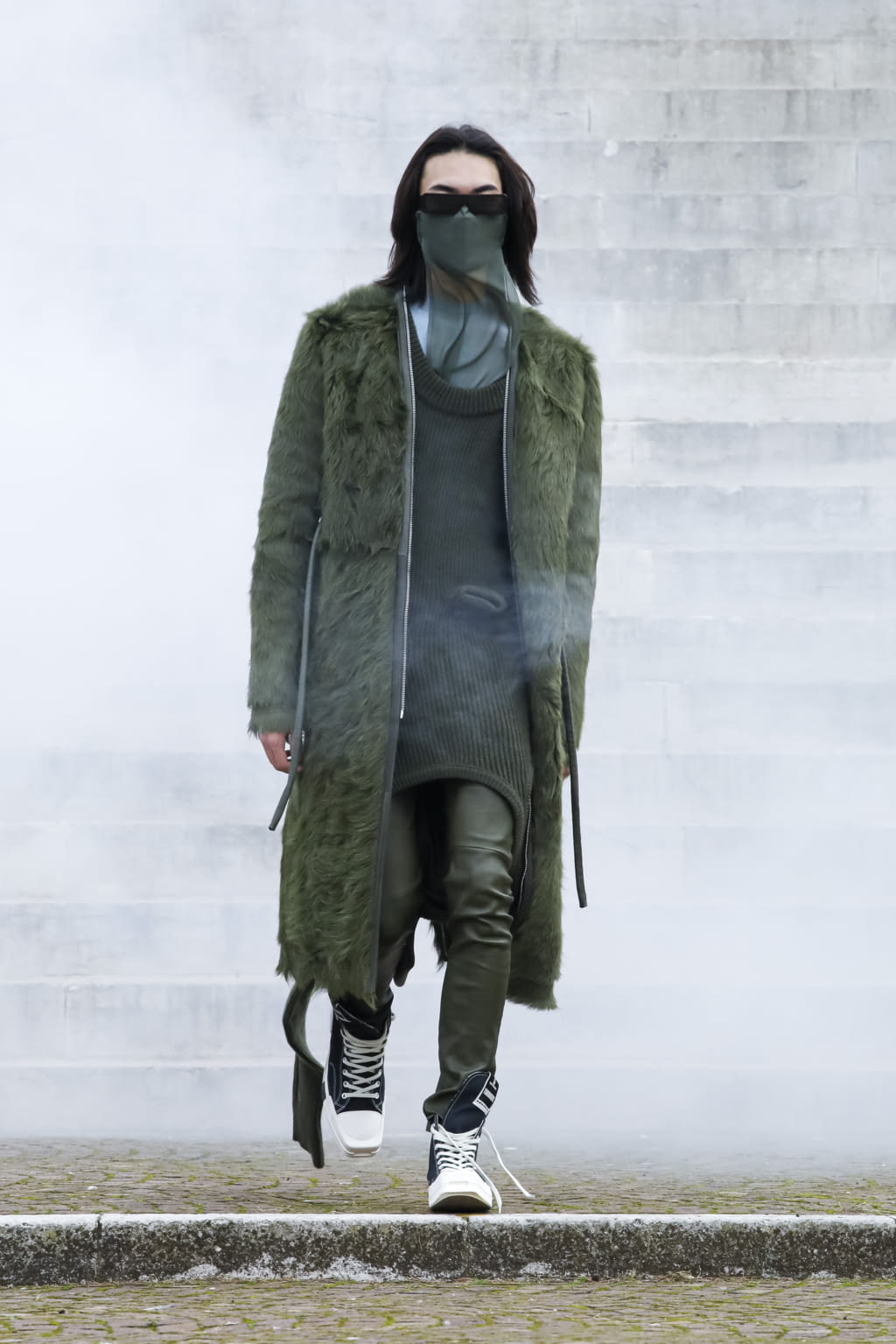Fashion Week Paris Fall/Winter 2021 look 39 from the Rick Owens collection menswear