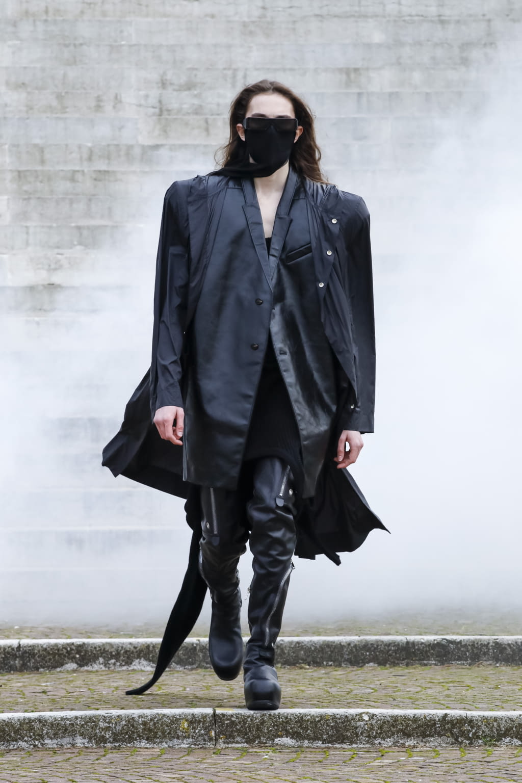 Fashion Week Paris Fall/Winter 2021 look 40 from the Rick Owens collection 男装