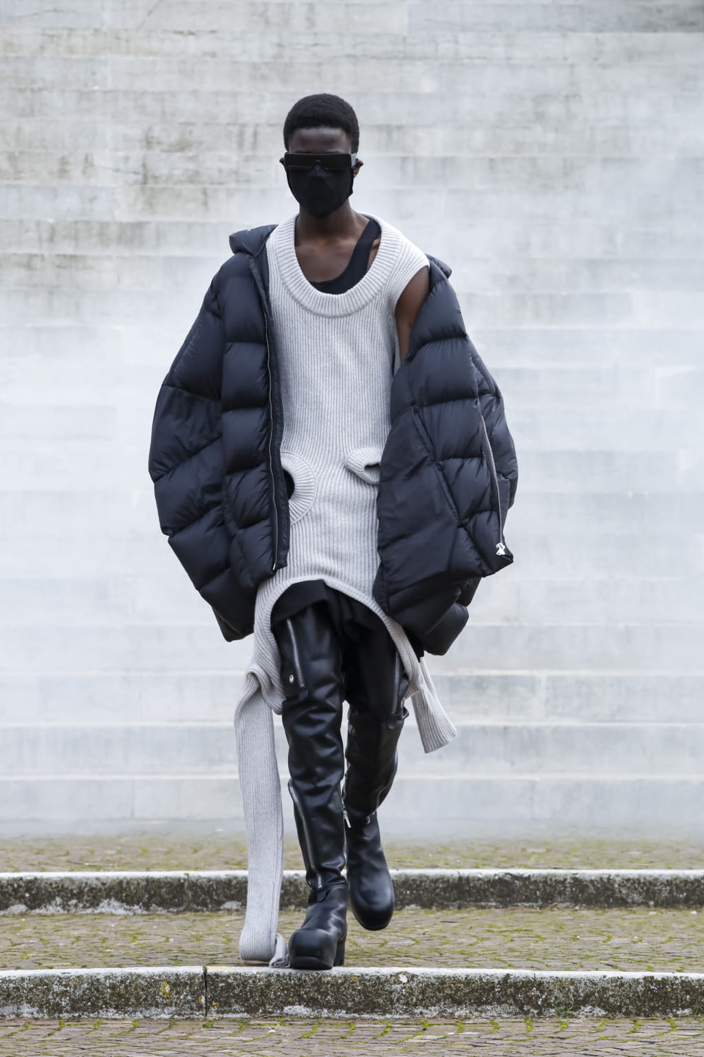 Fashion Week Paris Fall/Winter 2021 look 41 from the Rick Owens collection 男装