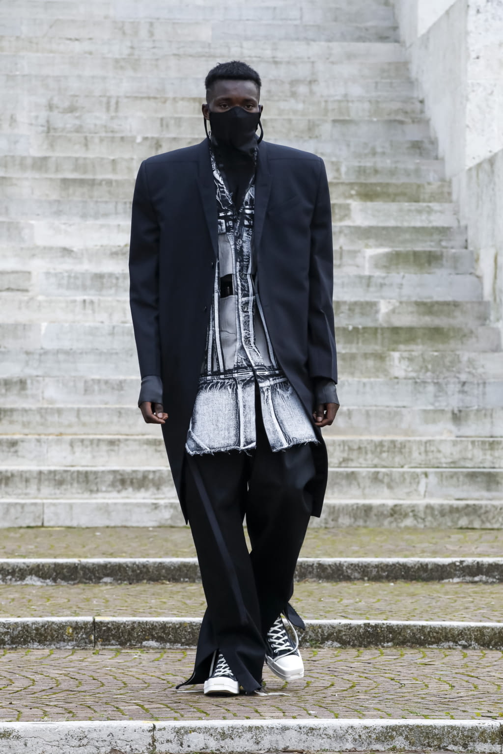 Fashion Week Paris Fall/Winter 2021 look 44 from the Rick Owens collection menswear