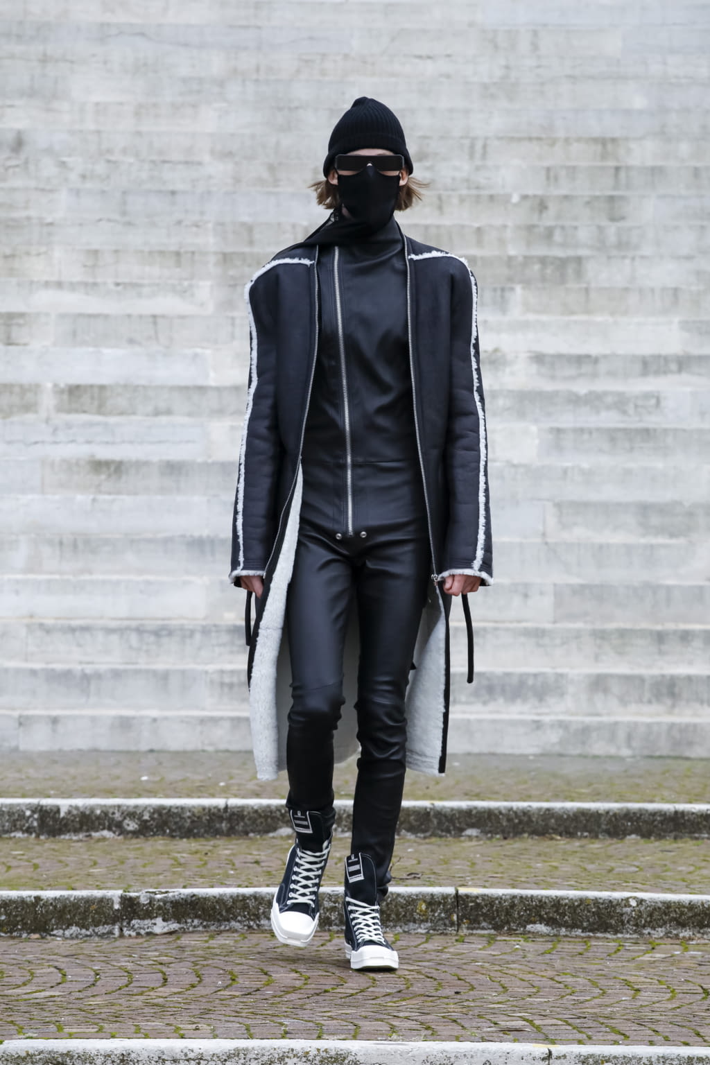 Fashion Week Paris Fall/Winter 2021 look 8 from the Rick Owens collection menswear