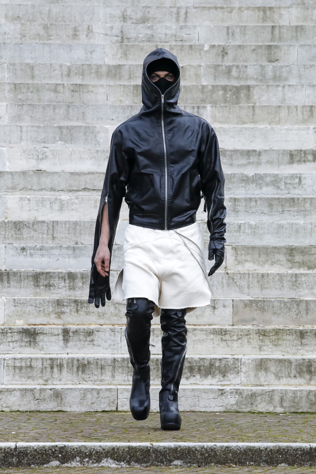 Fashion Week Paris Fall/Winter 2021 look 9 from the Rick Owens collection menswear