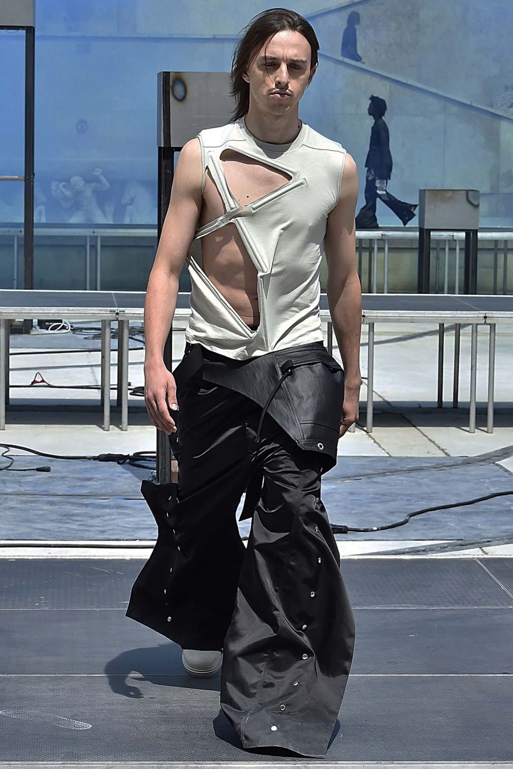 Fashion Week Paris Spring/Summer 2019 look 2 from the Rick Owens collection 男装