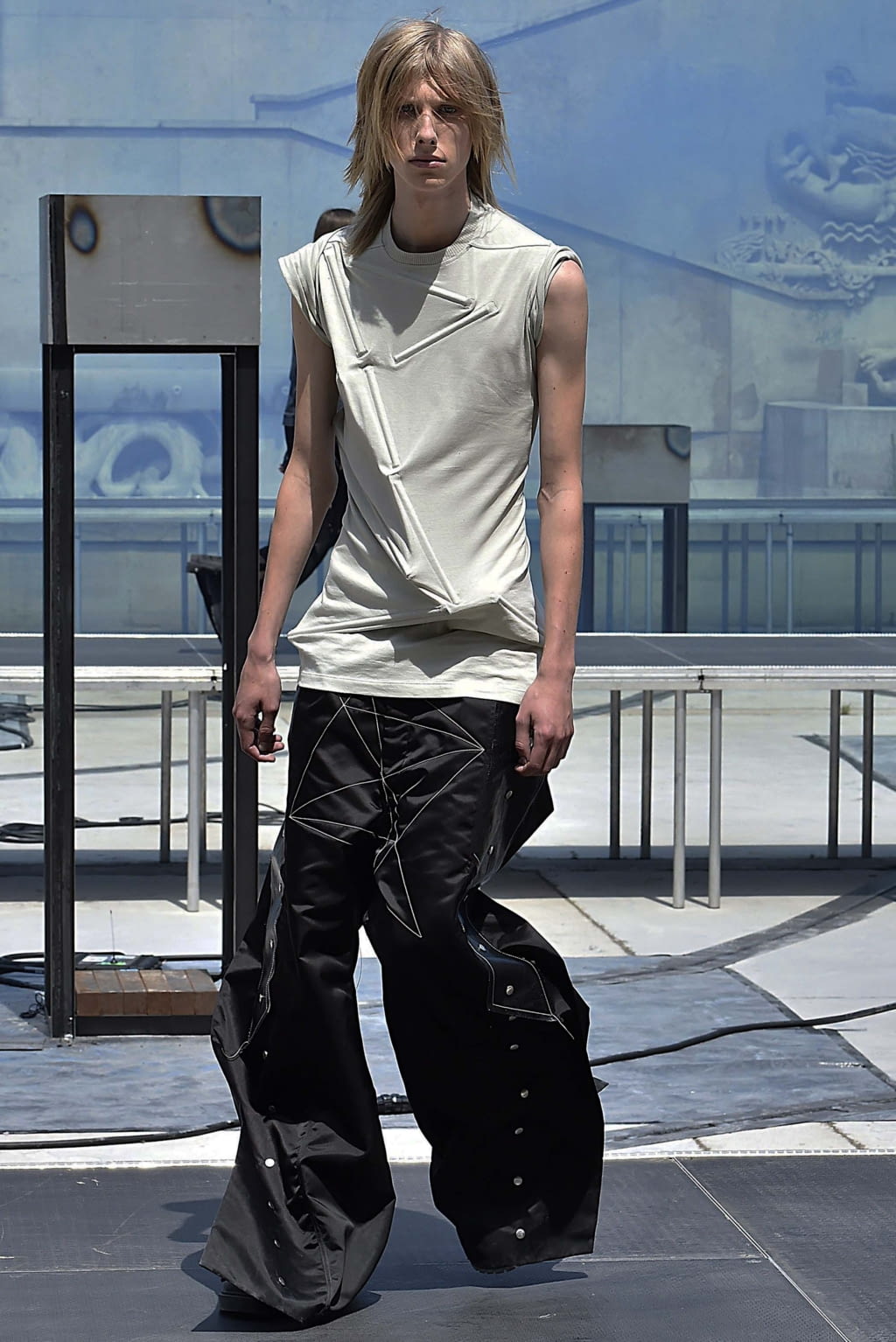 Fashion Week Paris Spring/Summer 2019 look 3 from the Rick Owens collection 男装