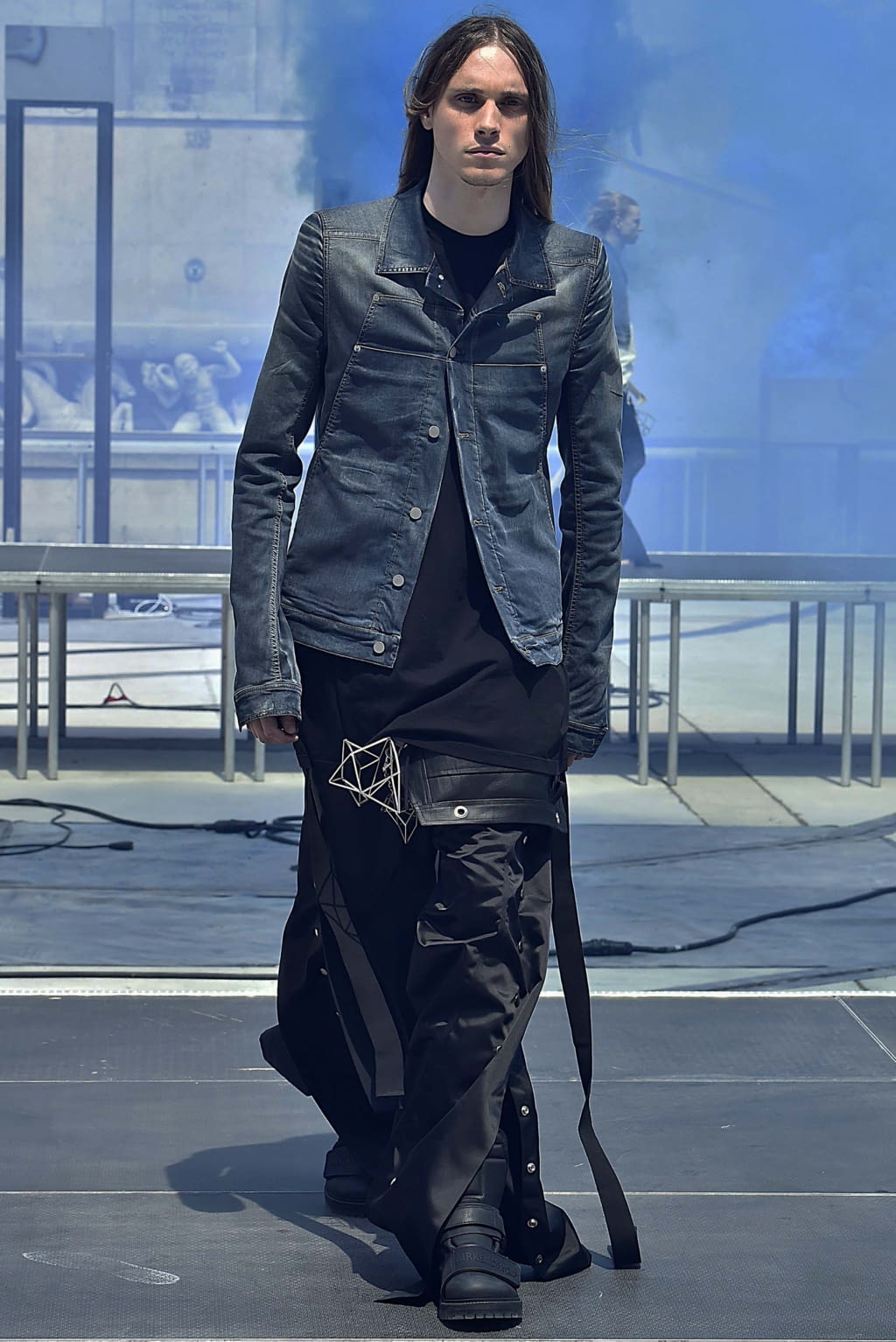 Fashion Week Paris Spring/Summer 2019 look 4 from the Rick Owens collection menswear