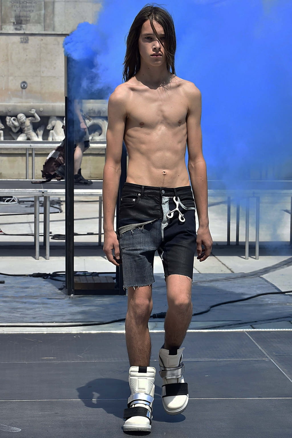 Fashion Week Paris Spring/Summer 2019 look 10 from the Rick Owens collection menswear