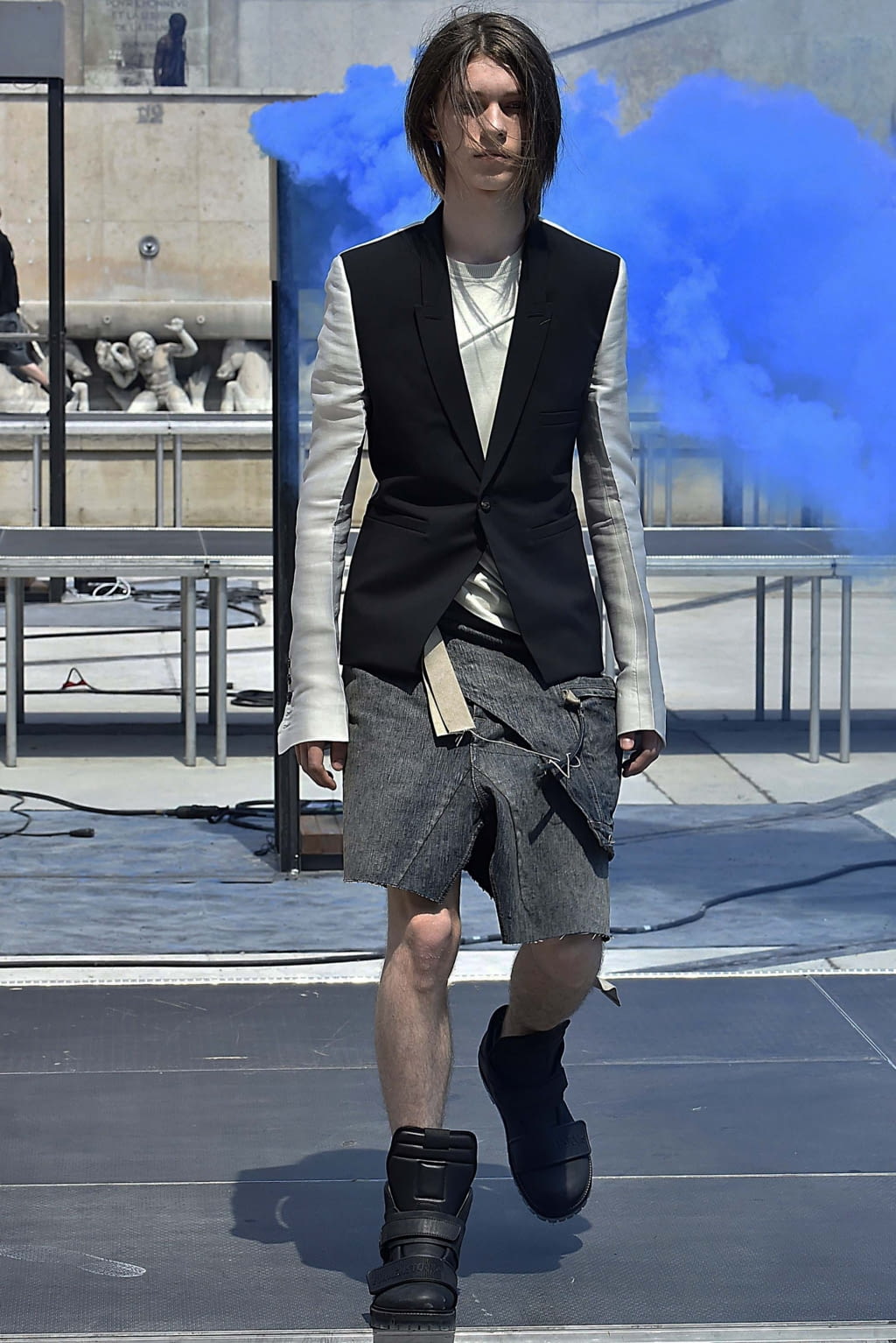 Fashion Week Paris Spring/Summer 2019 look 11 from the Rick Owens collection menswear