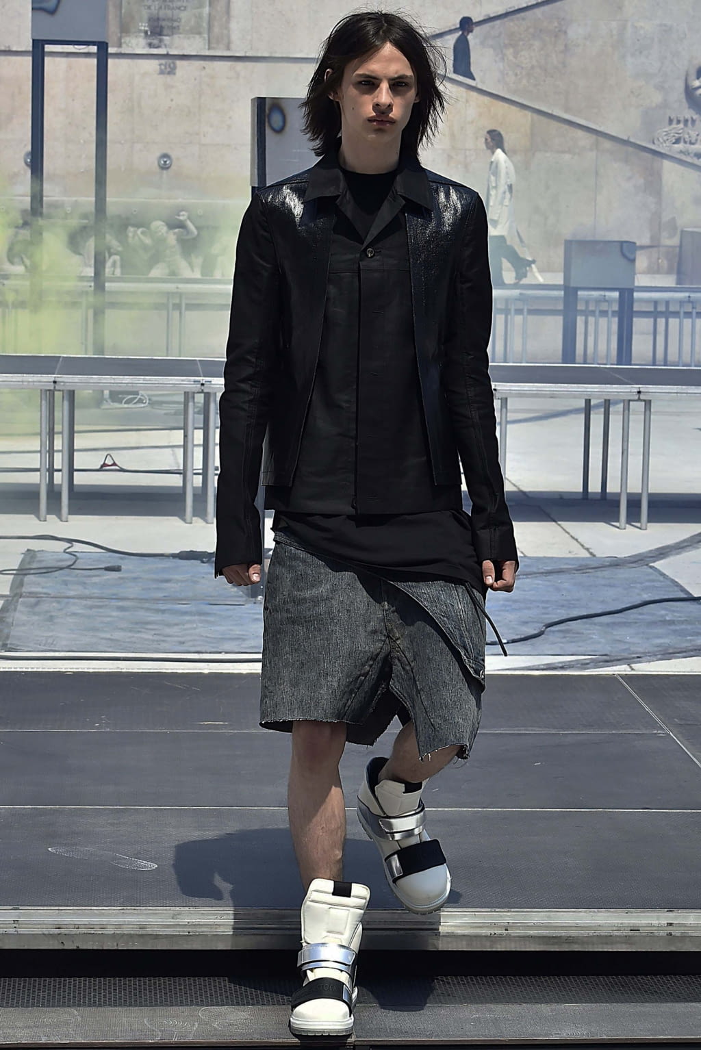 Fashion Week Paris Spring/Summer 2019 look 16 from the Rick Owens collection 男装