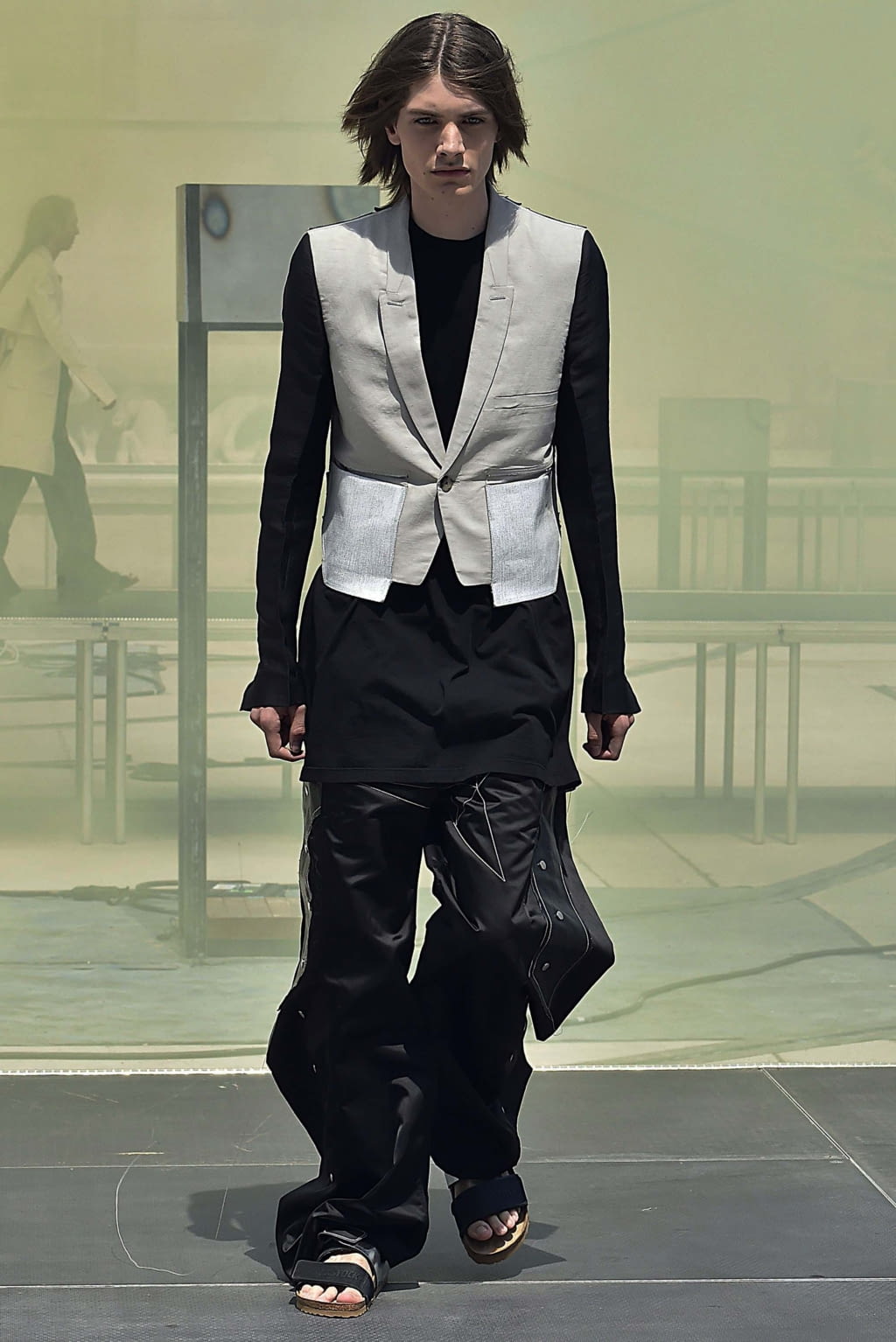 Fashion Week Paris Spring/Summer 2019 look 18 from the Rick Owens collection menswear
