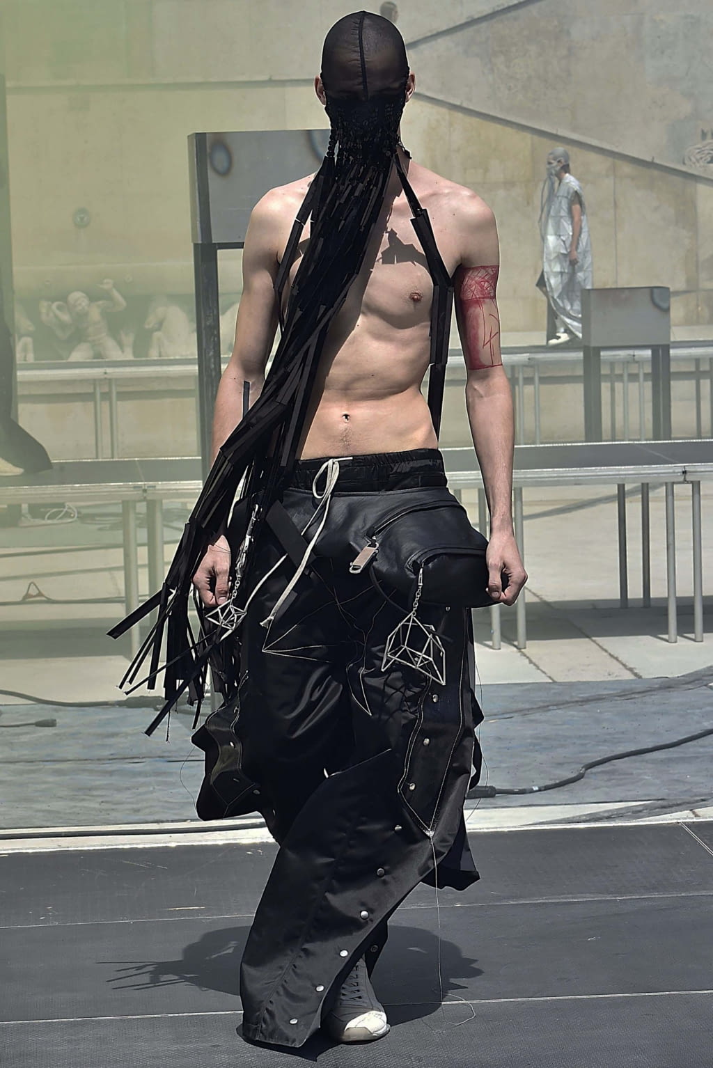 Fashion Week Paris Spring/Summer 2019 look 20 from the Rick Owens collection 男装