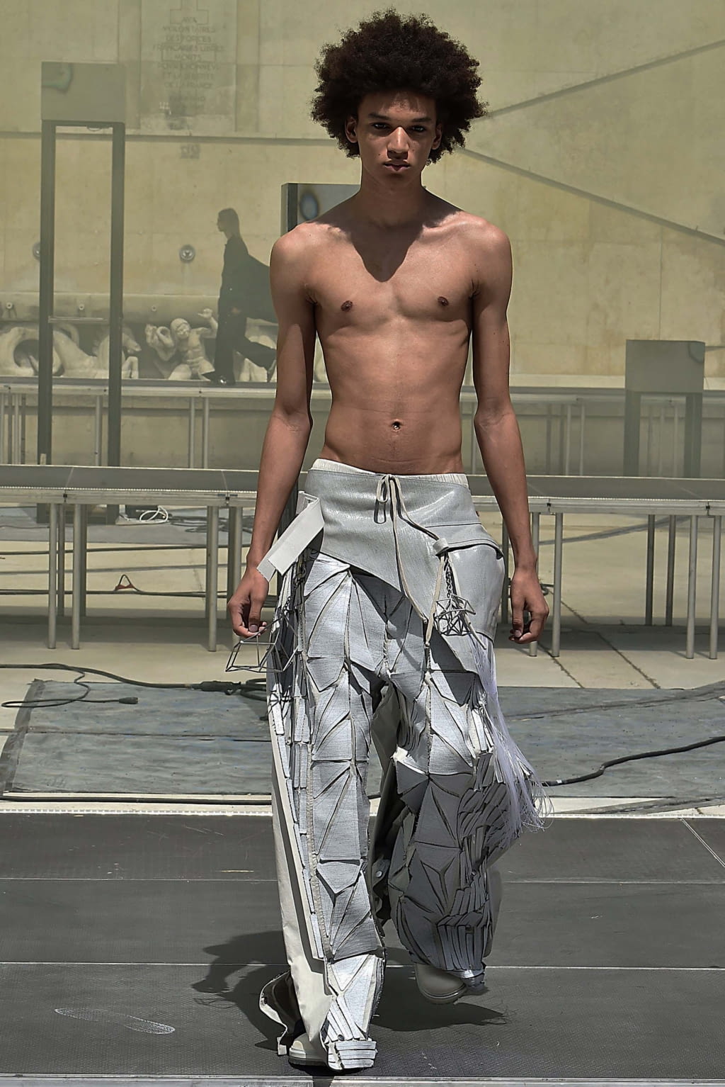 Fashion Week Paris Spring/Summer 2019 look 23 from the Rick Owens collection 男装