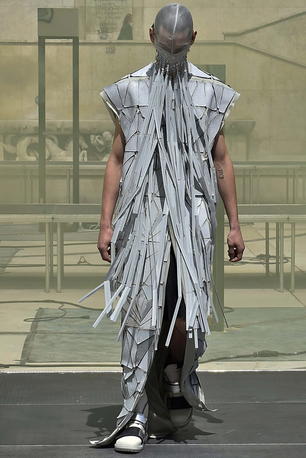Fashion Week Paris Spring/Summer 2019 look 22 from the Rick Owens collection menswear
