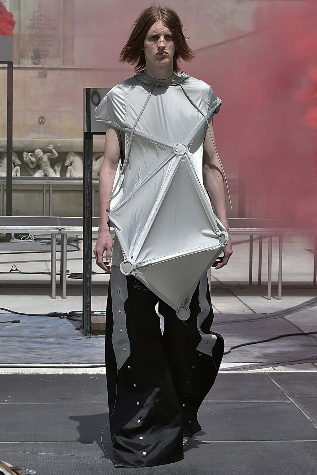 Fashion Week Paris Spring/Summer 2019 look 34 from the Rick Owens collection 男装