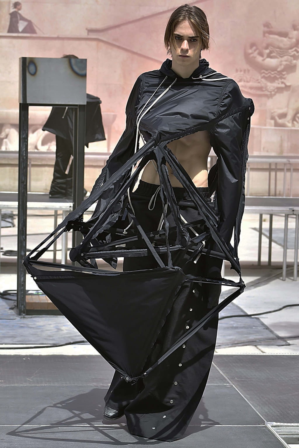 Fashion Week Paris Spring/Summer 2019 look 37 from the Rick Owens collection 男装