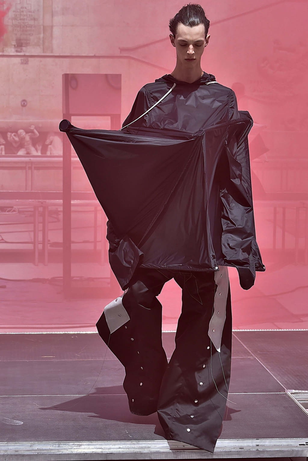 Fashion Week Paris Spring/Summer 2019 look 35 from the Rick Owens collection 男装