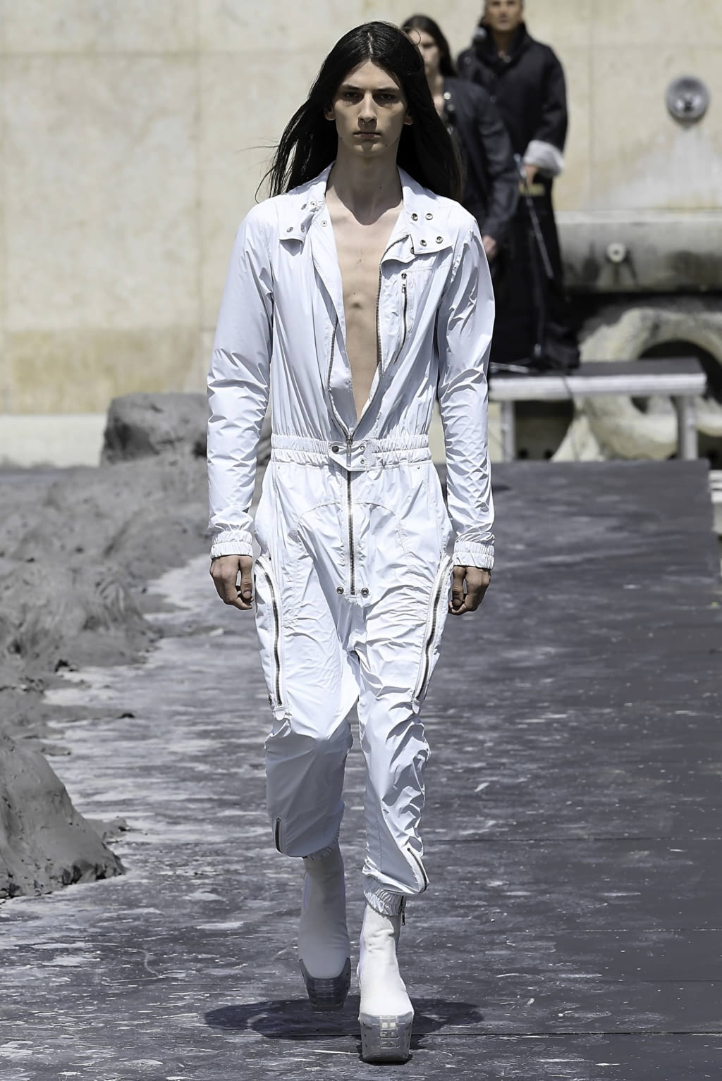 Fashion Week Paris Spring/Summer 2020 look 2 de la collection Rick Owens menswear