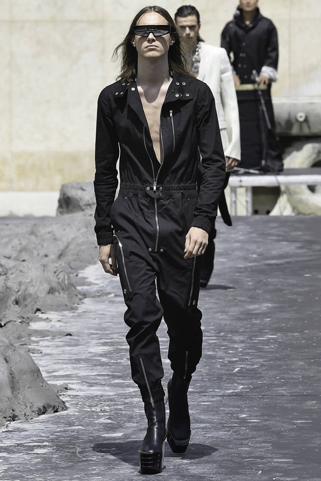 Fashion Week Paris Spring/Summer 2020 look 8 from the Rick Owens collection 男装
