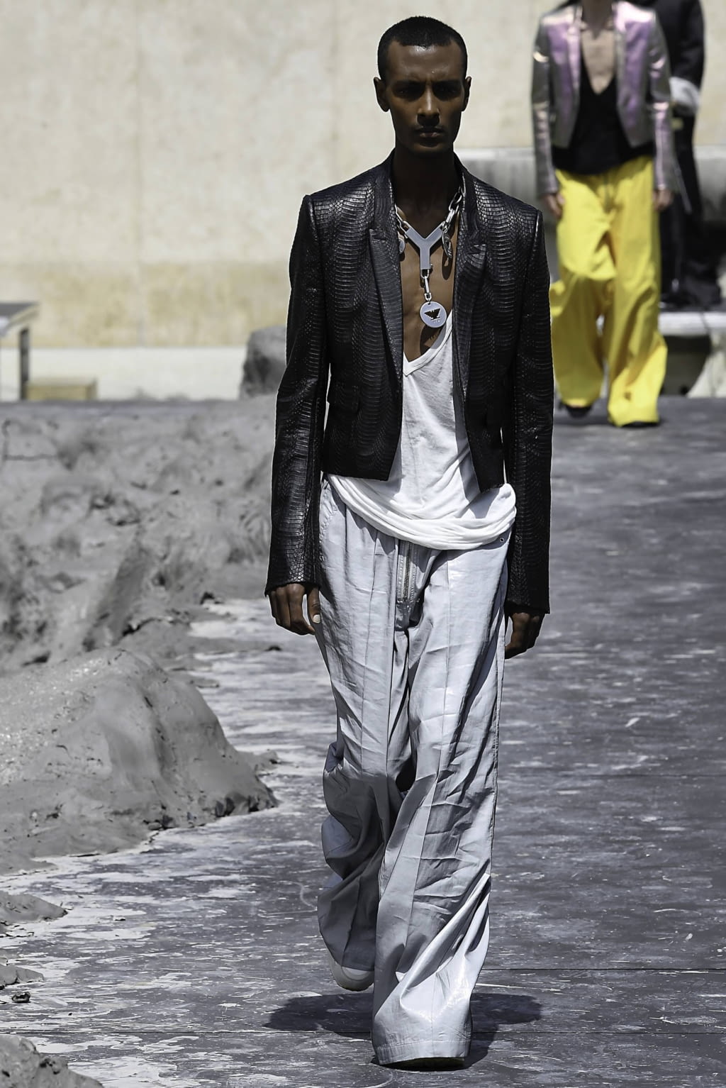 Fashion Week Paris Spring/Summer 2020 look 14 de la collection Rick Owens menswear