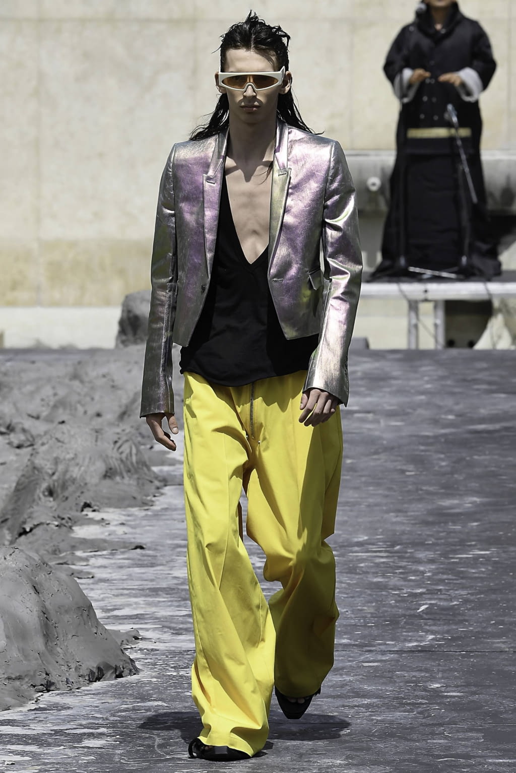 Fashion Week Paris Spring/Summer 2020 look 16 from the Rick Owens collection 男装