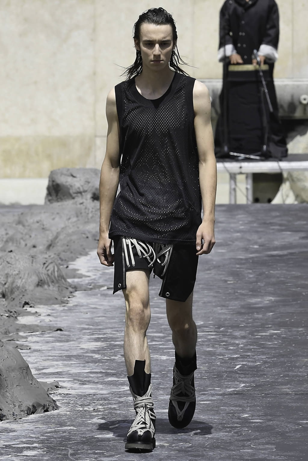 Fashion Week Paris Spring/Summer 2020 look 25 from the Rick Owens collection 男装