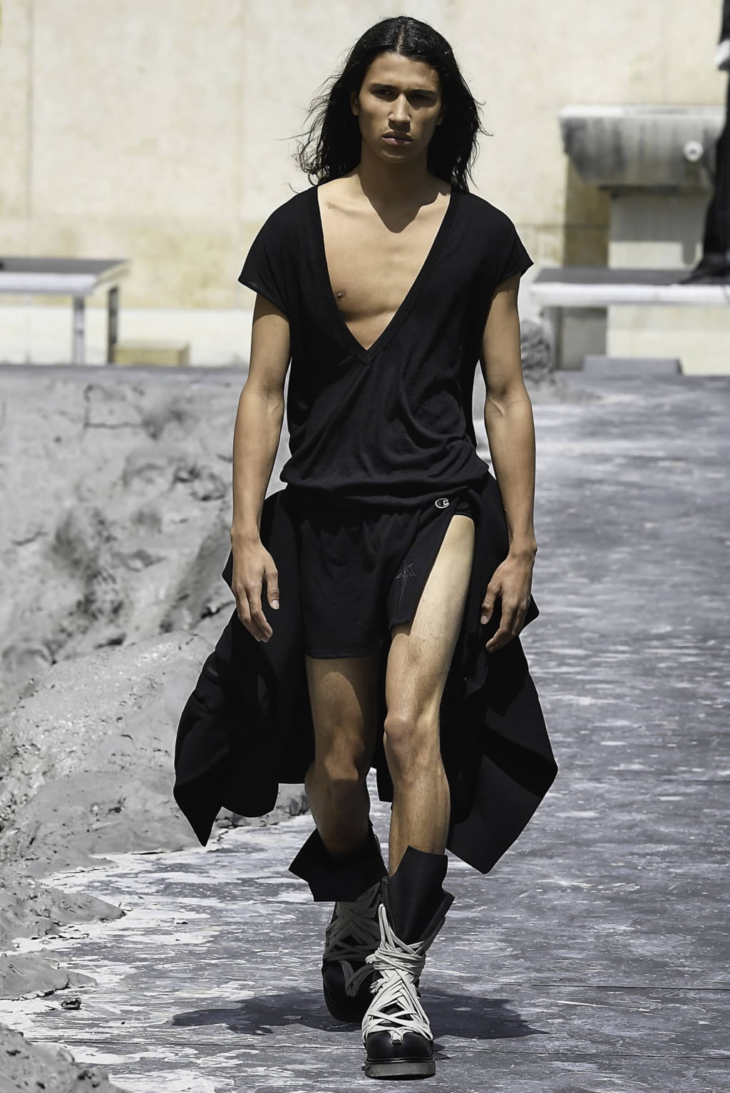 Fashion Week Paris Spring/Summer 2020 look 30 from the Rick Owens collection menswear