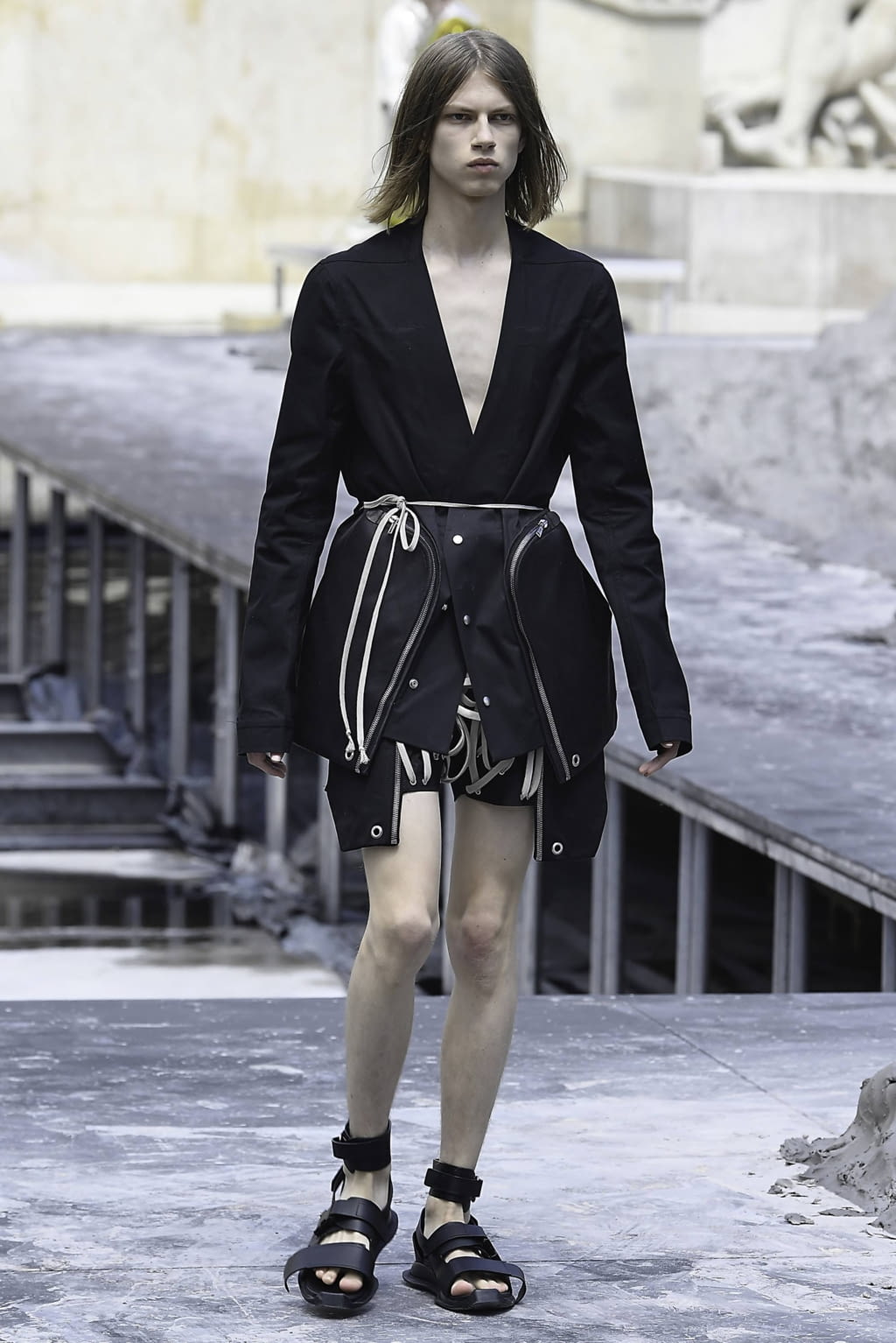 Fashion Week Paris Spring/Summer 2020 look 33 from the Rick Owens collection menswear