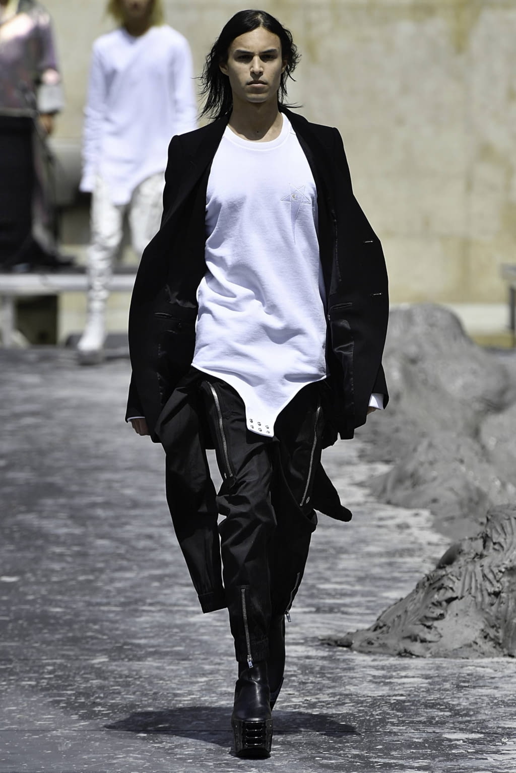 Fashion Week Paris Spring/Summer 2020 look 3 de la collection Rick Owens menswear