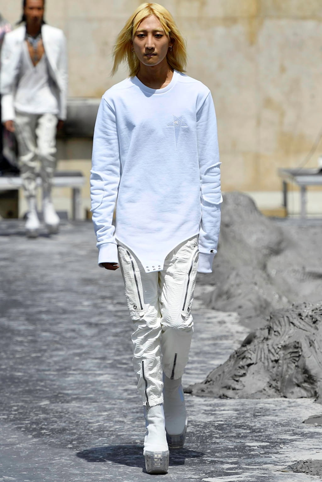 Fashion Week Paris Spring/Summer 2020 look 5 from the Rick Owens collection 男装