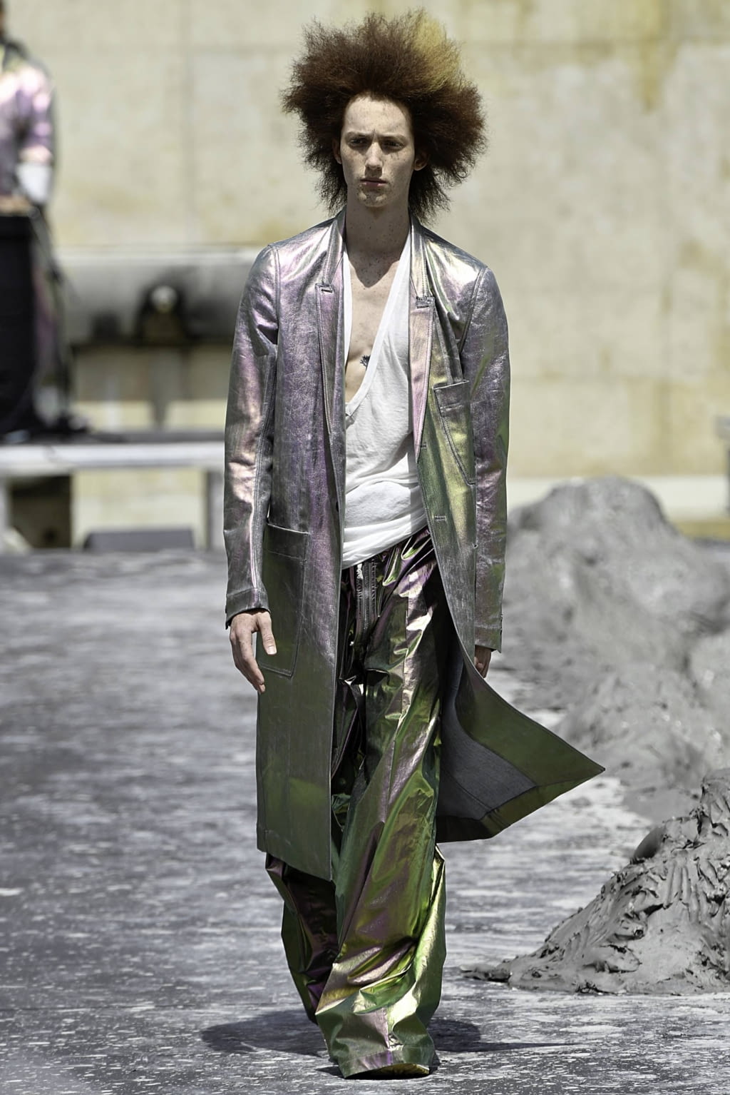 Fashion Week Paris Spring/Summer 2020 look 33 from the Rick Owens collection 男装