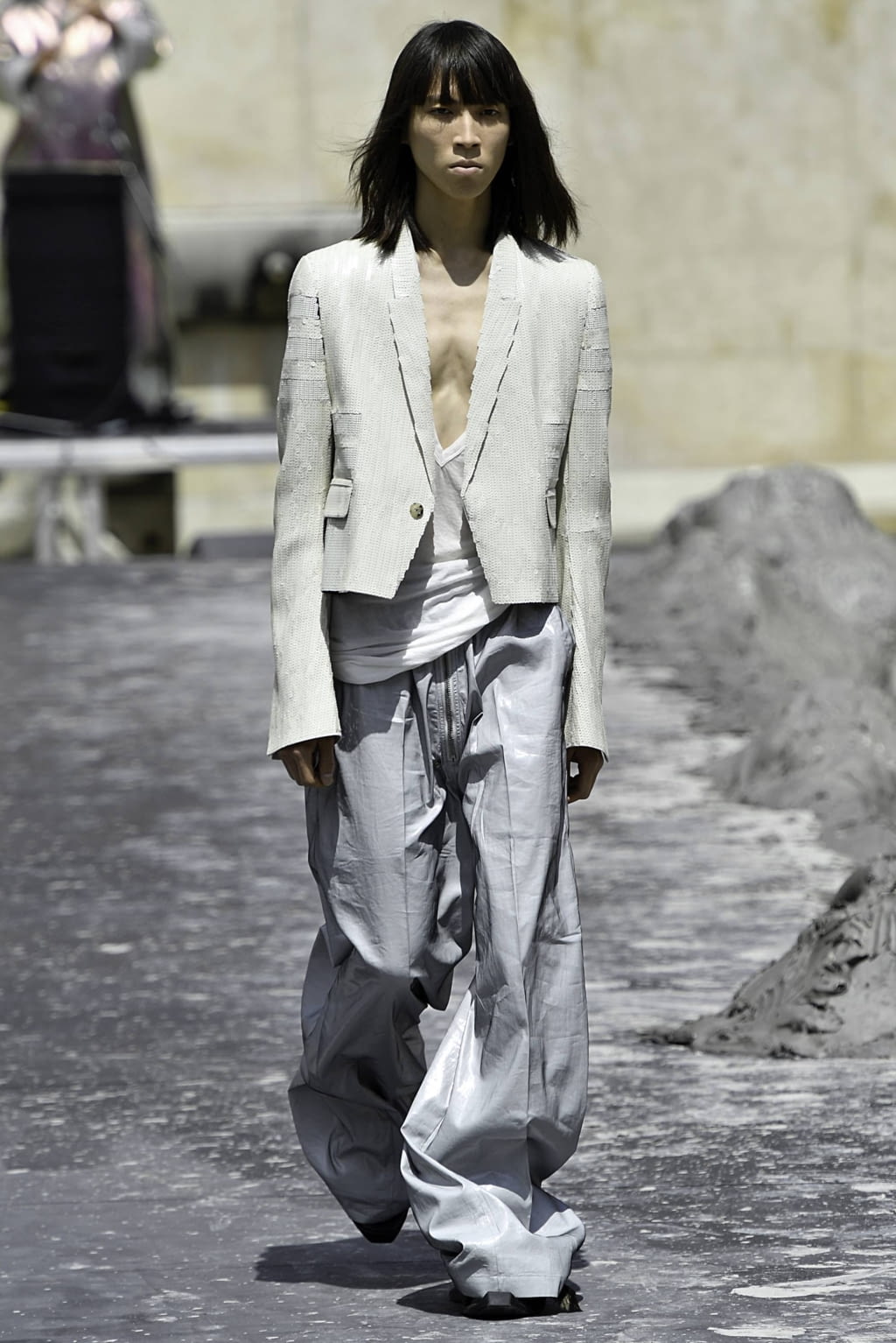 Fashion Week Paris Spring/Summer 2020 look 17 from the Rick Owens collection menswear