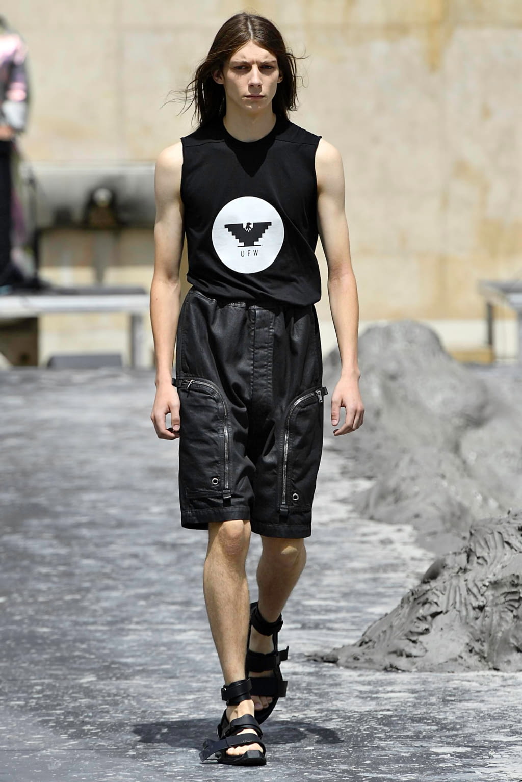 Fashion Week Paris Spring/Summer 2020 look 27 de la collection Rick Owens menswear